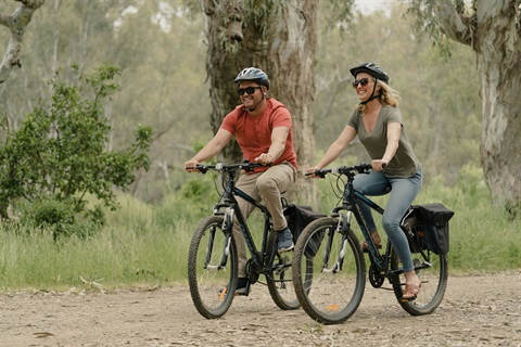 Howlong Bike Riding Couple